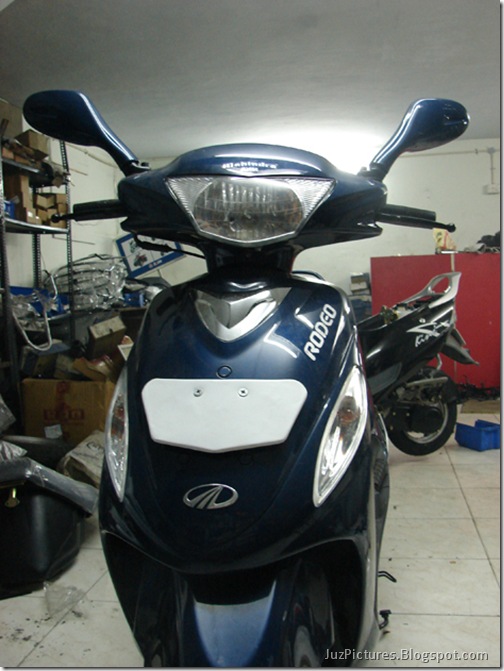 JuzPictures: Mahindra Sym Rodeo Pictures